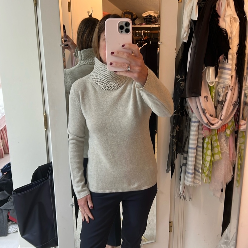 MaxMara weekend oatmeal color cashmere sweater with cross detailed color